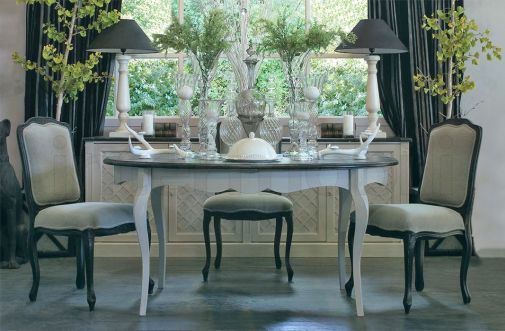 Столовая композиция с овальным обеденным столом