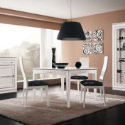 Столовый набор в светлой отделке из коллекции Verona