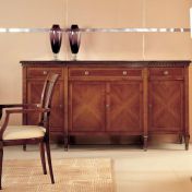 Столовый стол и стул с подлокотниками.