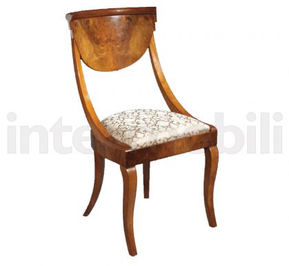 Стул с мягким сидением