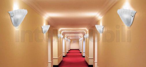 Настенный светильник из белого стекла