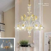 Люстра, декорированная желтыми цветами