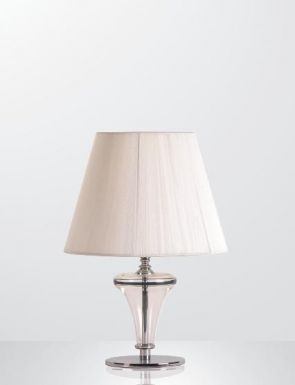 Светлая настольная лампа