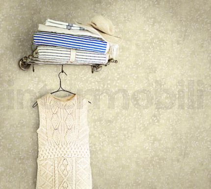 Светлые обои Ceylon с цветочным принтом.