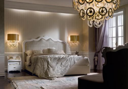Светлый гарнитур для спальной комнаты.