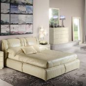 Светлый комплект мебели от Halley.