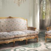 Светлый мягкий гарнитур для гостиной.