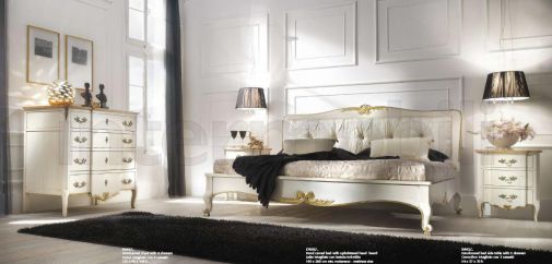 Светлый спальный гарнитур