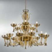 Люстра с позолоченными лепестками