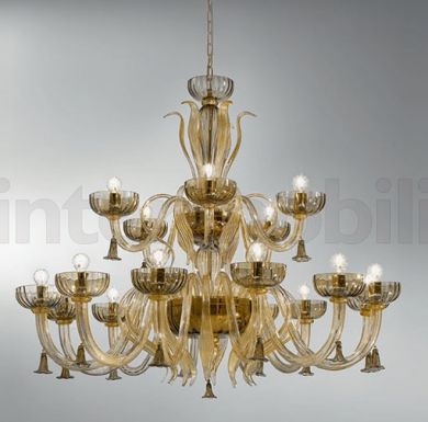 Люстра с позолоченными лепестками