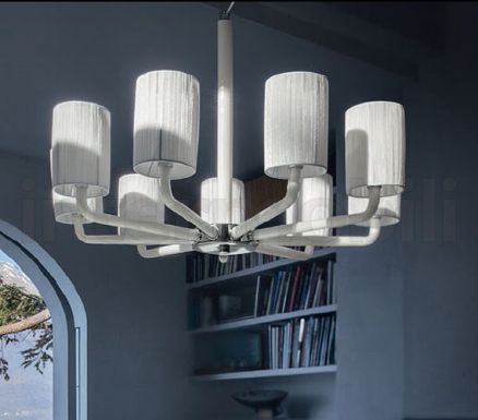 Подвесная люстра с белыми плафонами