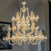 Подвесная люстра в три яруса