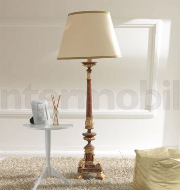 Торшер с изящной подставкой и неброским абажуром