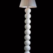 Торшер в светлом тоне