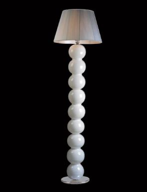 Торшер в светлом тоне
