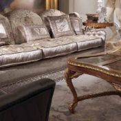 Трехместный диван и стол из коллекции HERMES