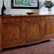 Трёхдверный комод для столовой комнаты