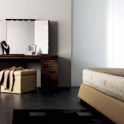 Туалетный столик с большим зеркалом