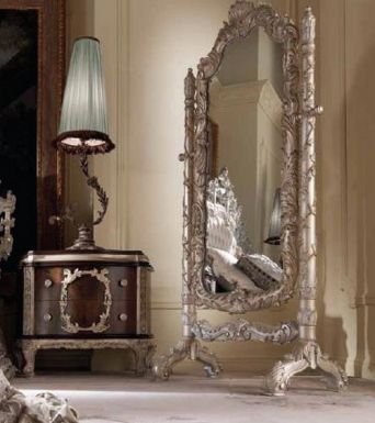 Тумбочка и зеркало из коллекции REGENCY