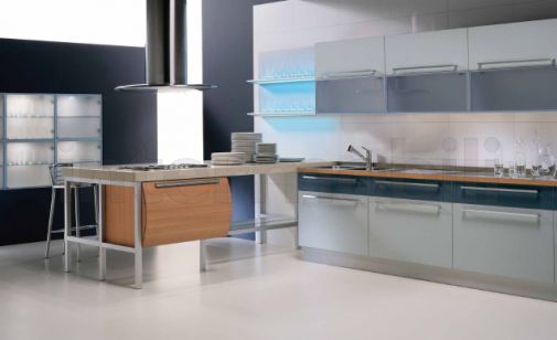 Угловая кухня с небольшим столом для завтрака из коллекции Trendy