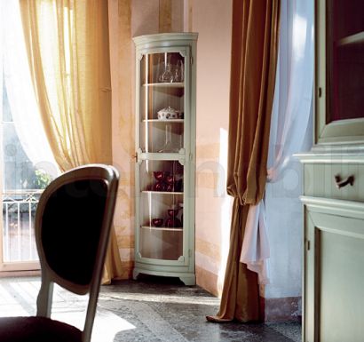Угловая витрина в светлом лаке из коллекции Decor