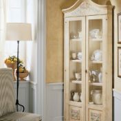 Угловая витрина MONTESE