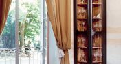 Угловая витрина для гостиной с двумя распашными створками от Tonin Casa