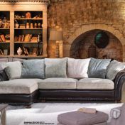 Угловой кожаный диван