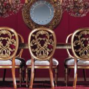 Уникальный ансамбль мебели для столовой комнаты.