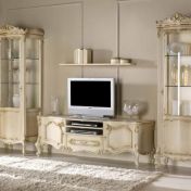 Узкие витрины и тумба под телевизор