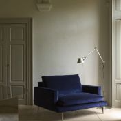 Широкое кресло с подлокотниками Larsen