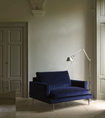 Широкое кресло с подлокотниками Larsen