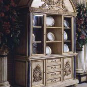 Витрина для столовой от Coleccion Alexandra.