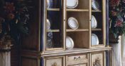 Витрина для столовой от Coleccion Alexandra.