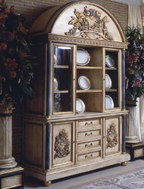 Витрина для столовой от Coleccion Alexandra.