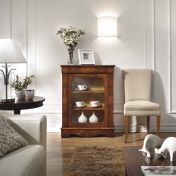 Витрина из грецкого ореха