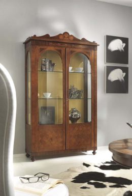 Витрина из оливкового дерева