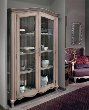 Витрина из натурального дерева