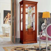 Витрина от мебельной фабрики из Италии