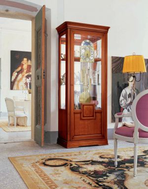 Витрина от мебельной фабрики из Италии