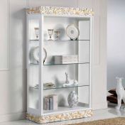 Витрина с резными элементами для столовой