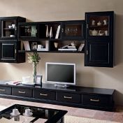 Вместительная стенка в черном лаке из коллекции Glamour