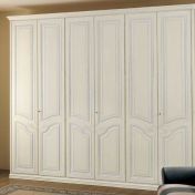 Вместительный платяной шкаф Antares из коллекции Meridian