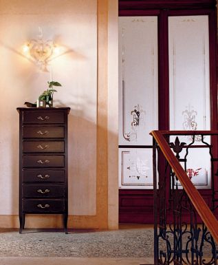 Вместительный комод с семью ящиками от Tonin Casa