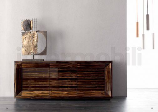 Вместительный комод