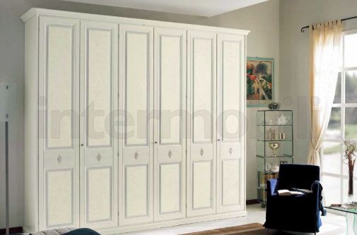 Вместительный шкаф Borea из коллекции Meridian