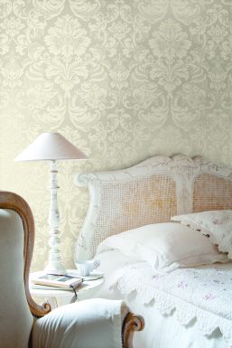 Выбитые узоры на обоях для классического интерьера.