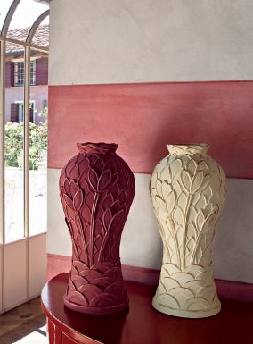 Высокая ваза из керамики от Tonin Casa