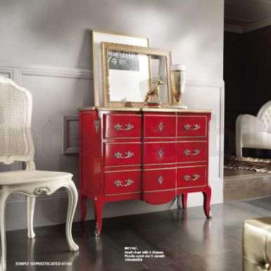 Яркий большой комод