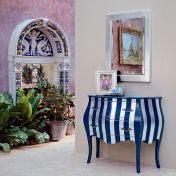 Яркий комод из коллекции Decor в классическом стиле